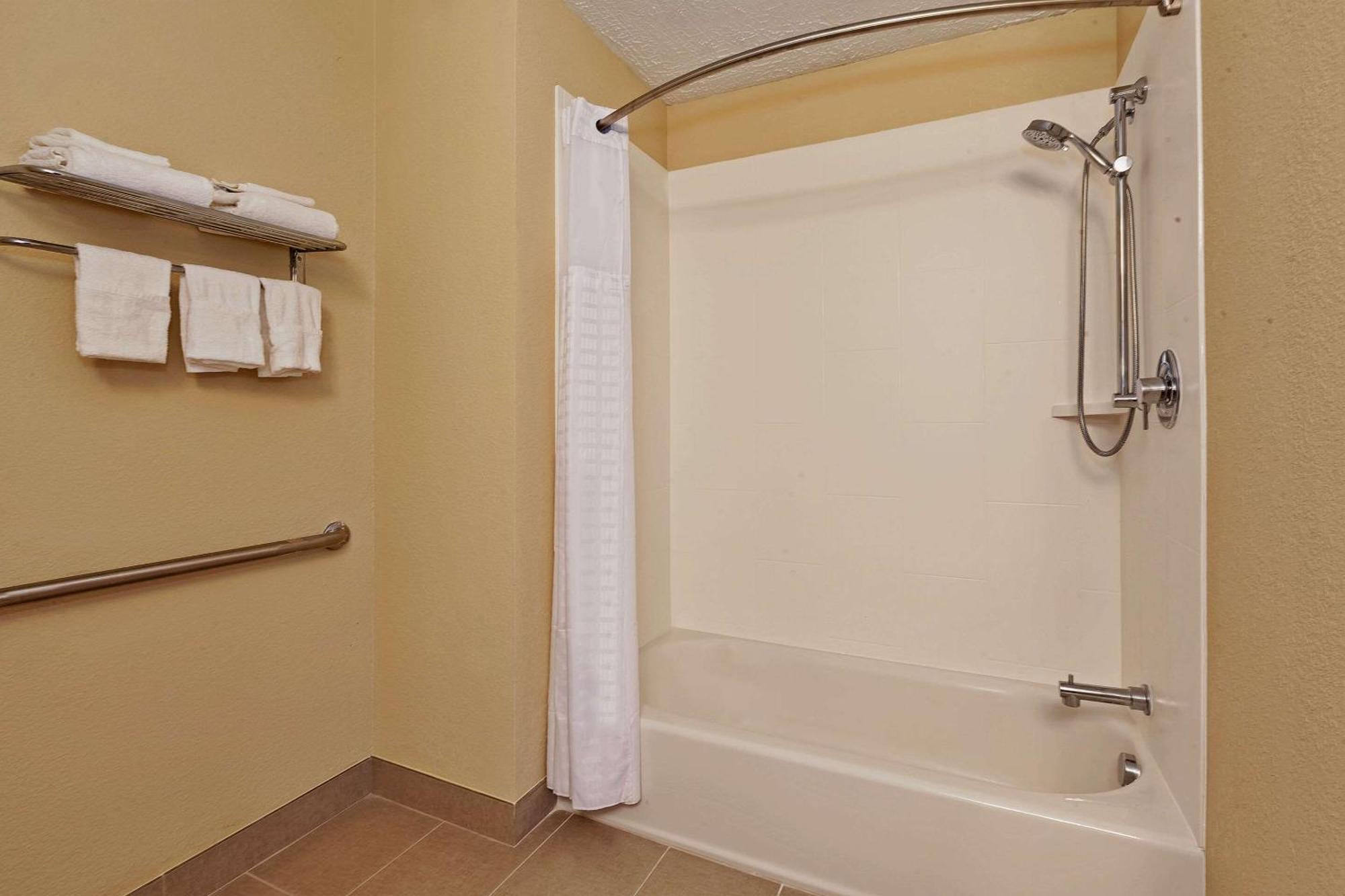 Comfort Inn Whitehall Near Michigan'S Adventure מראה חיצוני תמונה
