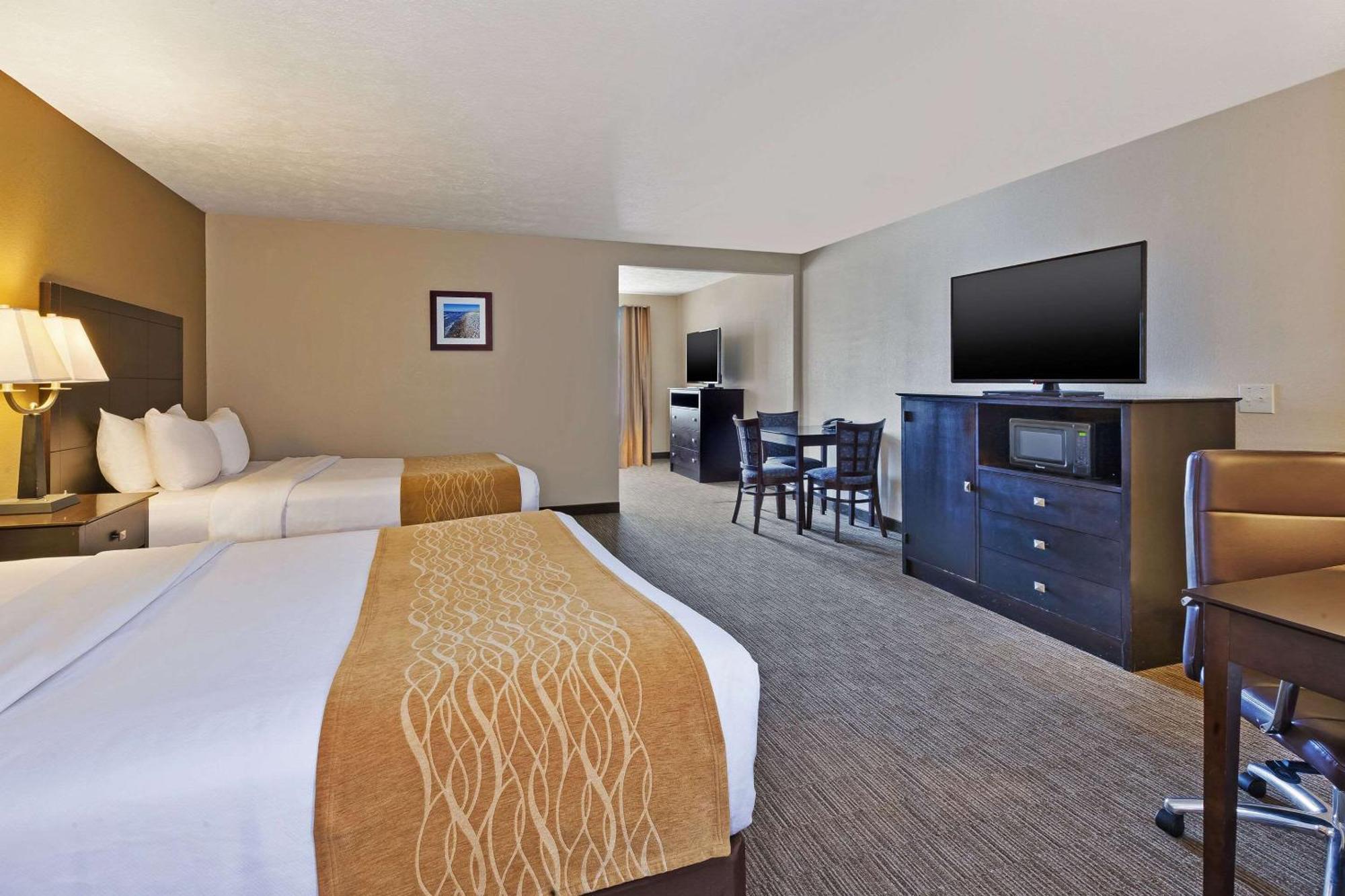 Comfort Inn Whitehall Near Michigan'S Adventure מראה חיצוני תמונה