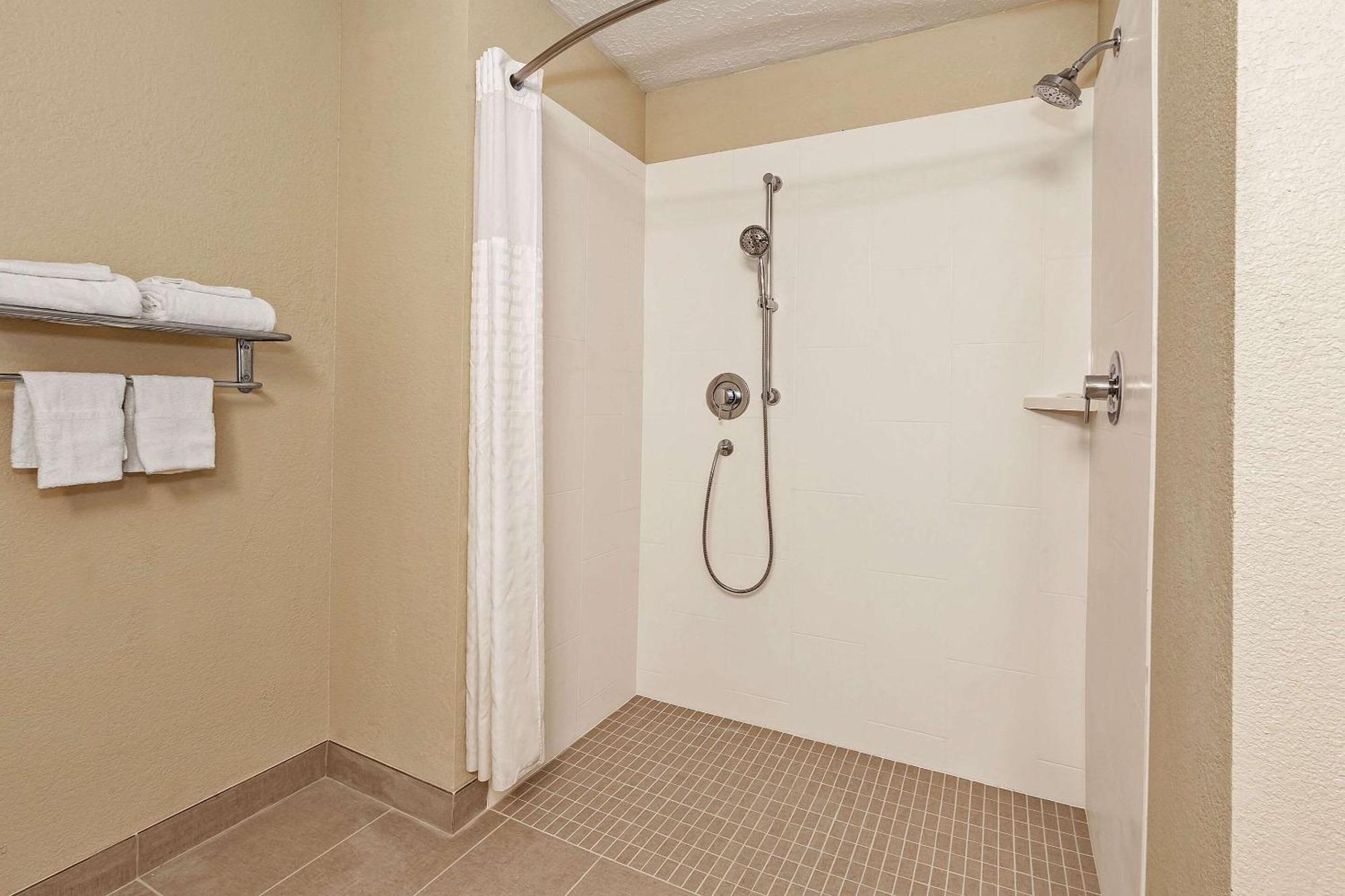 Comfort Inn Whitehall Near Michigan'S Adventure מראה חיצוני תמונה